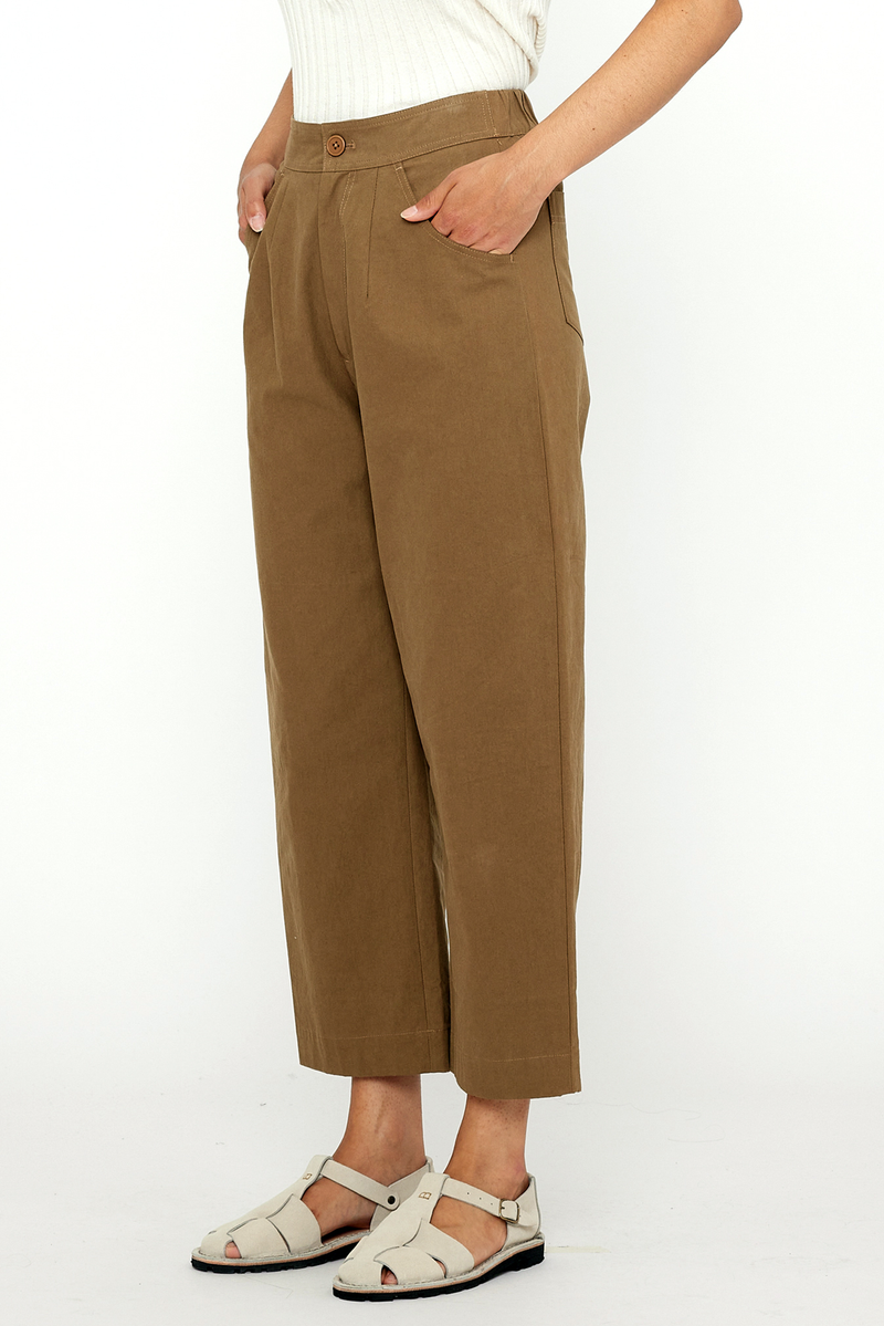 7115 By Szeki - Signature Curve-Legged Trouser