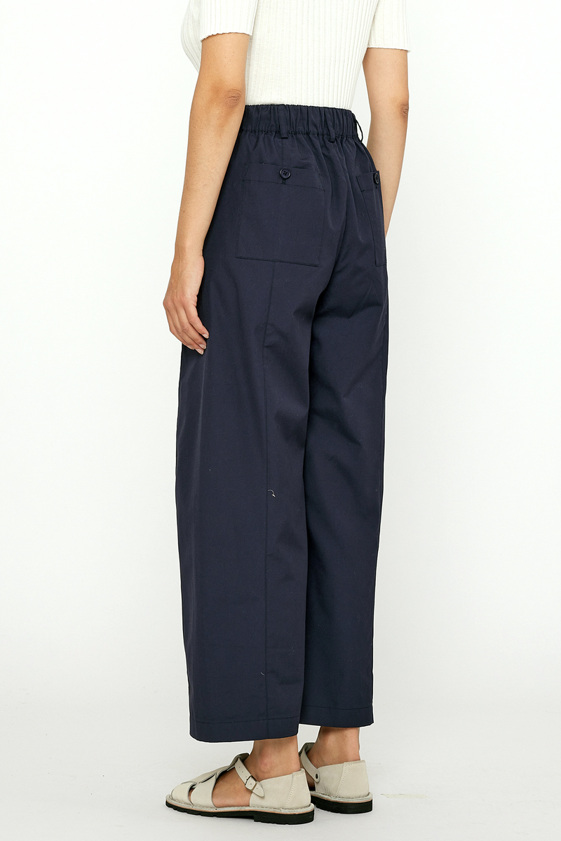 7115 By Szeki - Elastic Straight-Legged Trouser