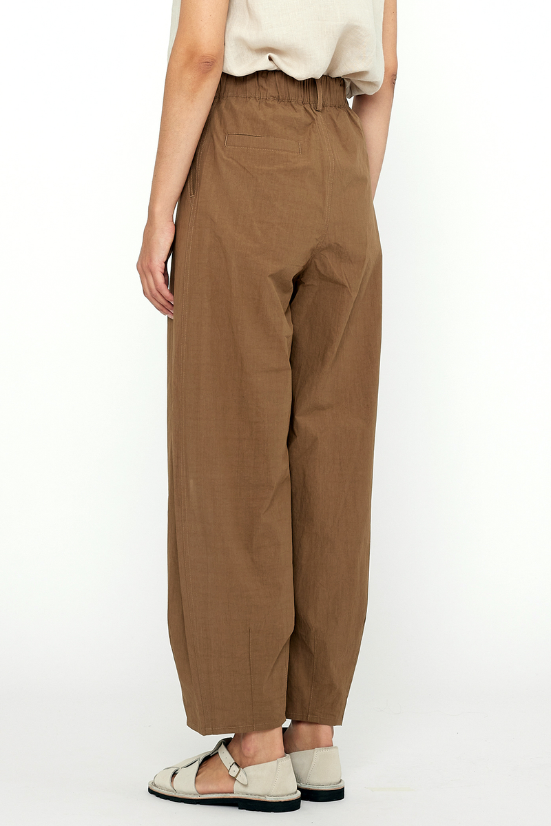 7115 By Szeki - Papery Elastic Lantern Trouser