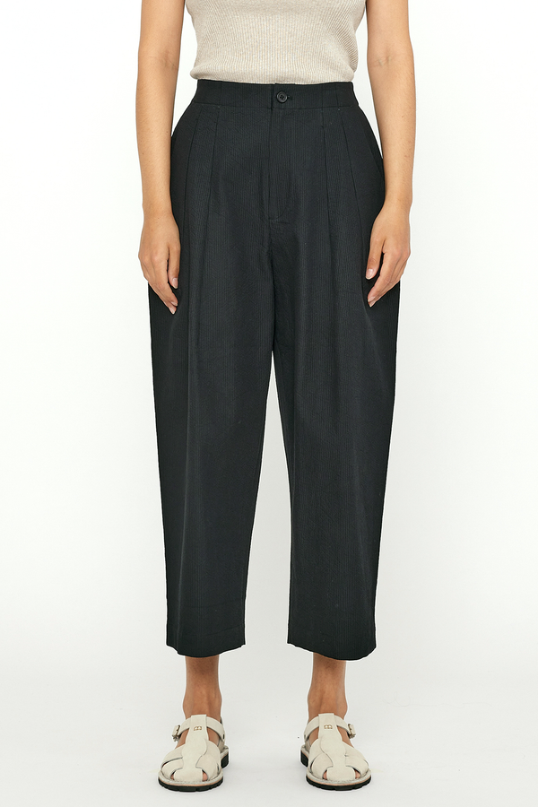 7115 By Szeki - Black Stripe Edition Pleated Trouser